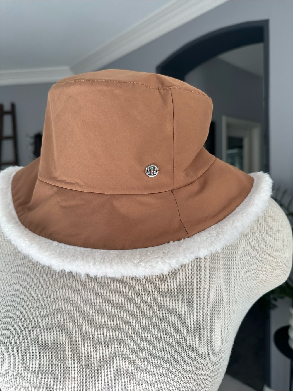 lululemon athletica NWT Reversible Bucket Hat in Camel with Cream Trim size L/XL